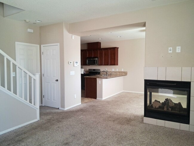 Foto del edificio - For Rent. 3 Bedroom, 2.5 Bath