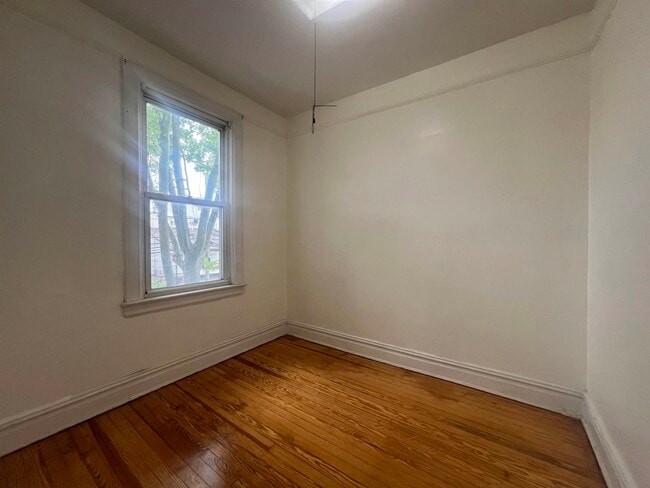 Building Photo - 226 Bartholdi Ave