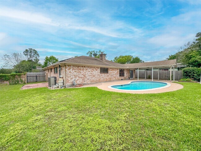 Foto del edificio - 15002 Torry Pines Rd