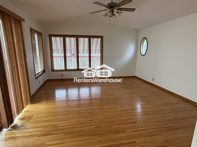 Building Photo - 26 15th Ave N