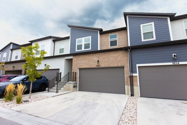 Building Photo - Pet-Friendly 3 Bed | 2.5 Bath Home in Exchange, Lehi. Available Aug 1.