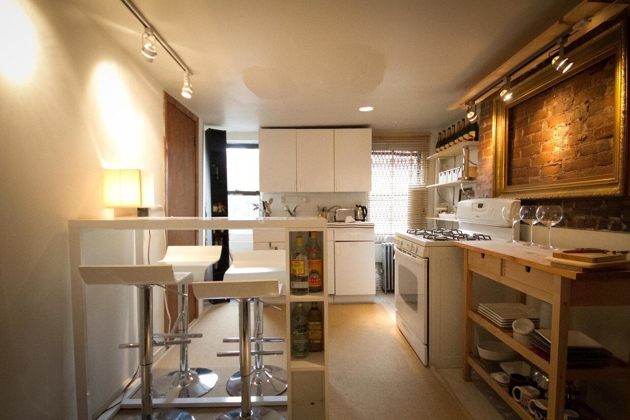 Building Photo - 84 East 7th Street