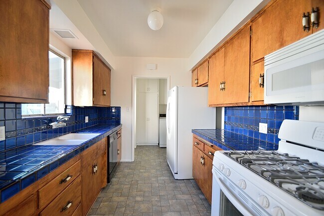 Building Photo - 439 Altura Way