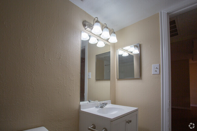 1BR, 1BA - 705SF - A1 - Woodland Park