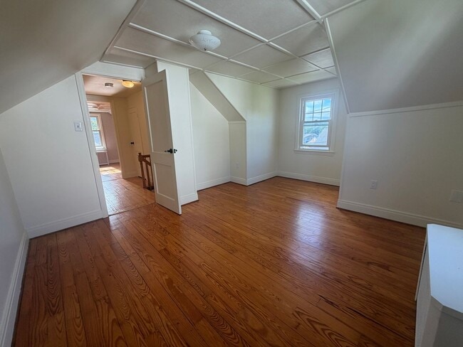 Building Photo - 5 E Walnut St
