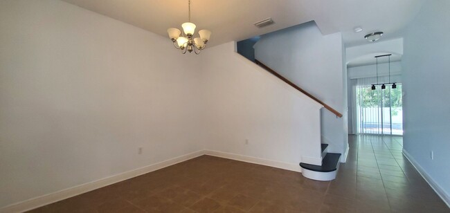 Building Photo - Gorgeous 4-Bedroom, 3-Bathroom Home in Tampa