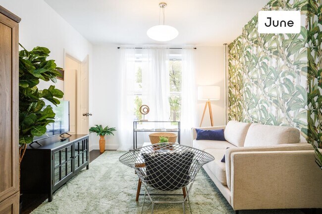 Building Photo - ROOM ONLY in 4-bed/1.0-bath Home