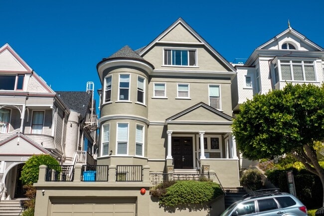 Building Photo - Fully Private Balcony Deck with Amazing Vi...