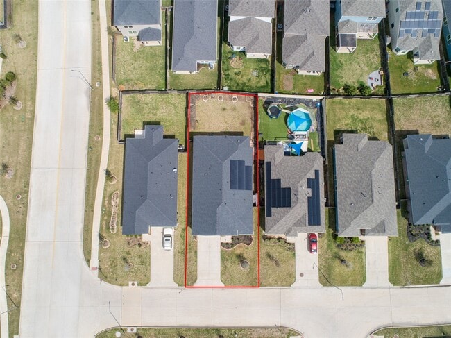 Foto del edificio - 21430 Poppy Pk Ave