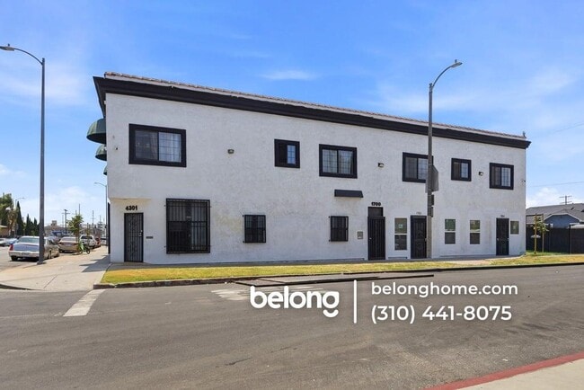 Building Photo - 1702 W 43rd St