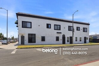 Building Photo - 1702 W 43rd St