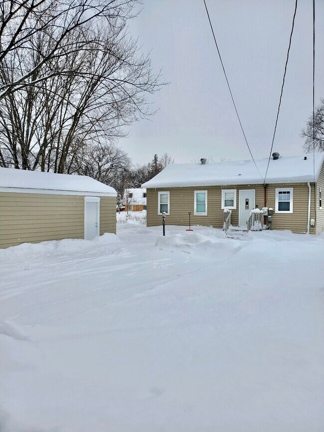 1102 4th St S, Moorhead, MN 56560 House Rental in Moorhead, MN