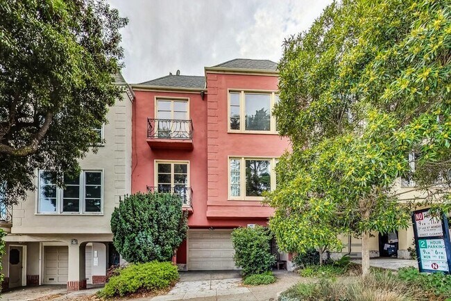 Building Photo - Beautifully updated 2 bed/ 1.5 bath Condo ...