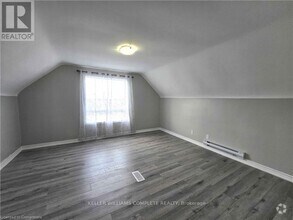 Building Photo - 300-300 Balmoral Ave N