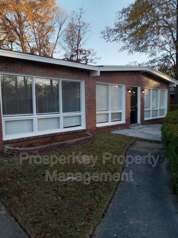 Foto principal - 2463 Walker St