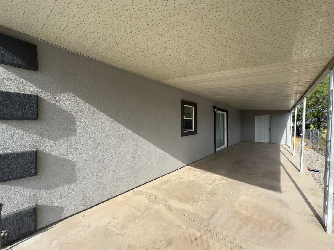 Building Photo - Beautifully spacious 2 bedroom 2 bath