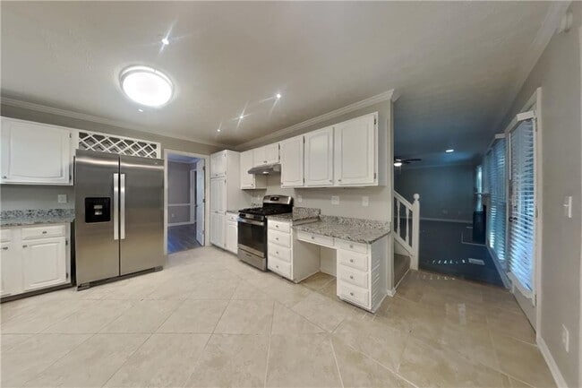 Building Photo - 11090 Surrey Park Trail