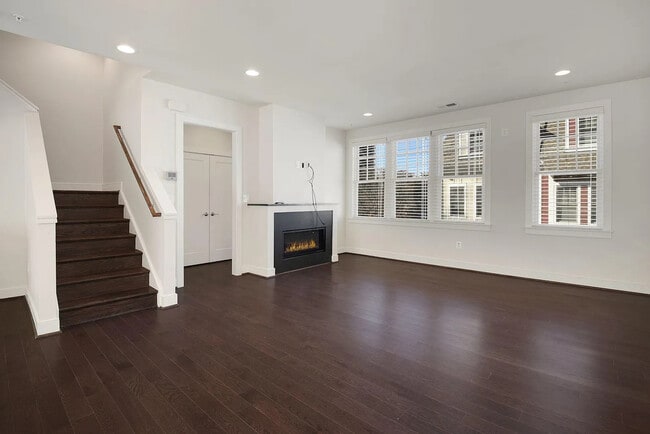 Sala de estar abierta - 70 Ellsworth Heights St