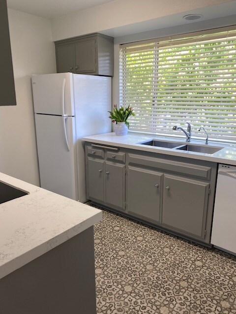 Kitchen - 3663 San Remo Dr