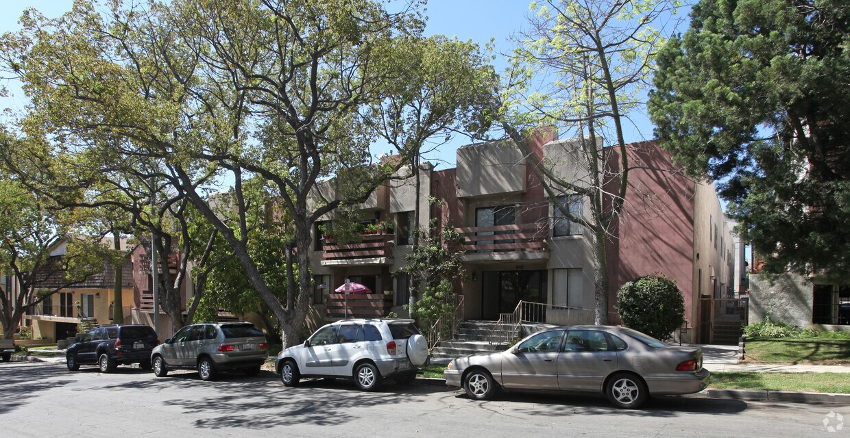 Building Photo - 545 E San Jose Ave