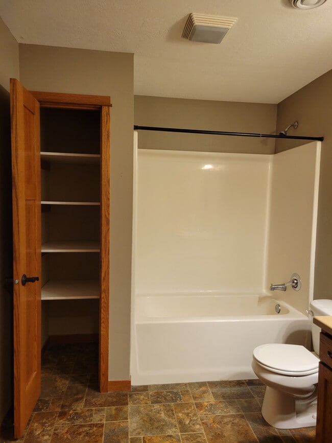 Foto del edificio - 720 Brooklawn Dr