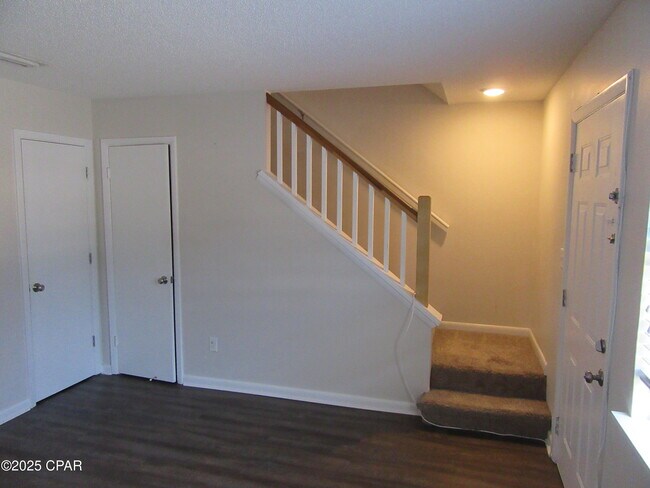 Building Photo - 2750 W 12th St