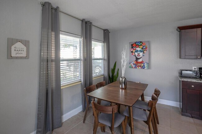 Foto del edificio - 1068 S Clearview Ave Unit B