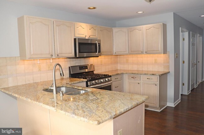 Building Photo - 633 Jaeger Cir