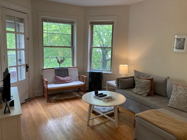 Building Photo - 2319 W School St