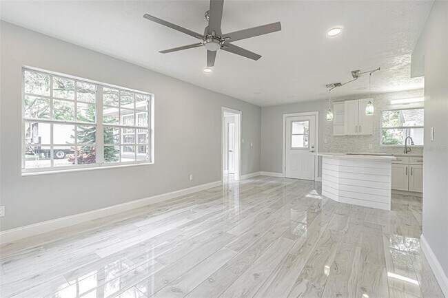 Building Photo - 4302 W Palmira Ave
