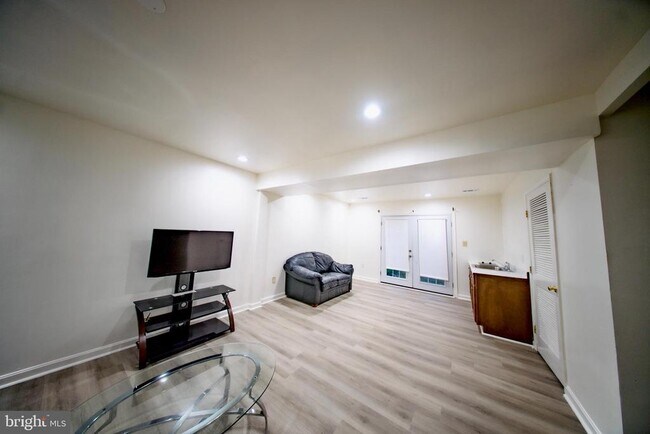 Foto del edificio - 3308 Heidi Ln