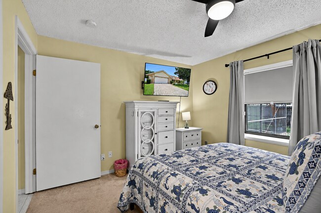 Building Photo - 10 Bolling Ln