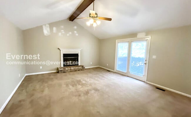 Foto del edificio - 4911 Hunter Village Dr