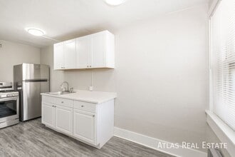 Building Photo - 970 N Pearl St