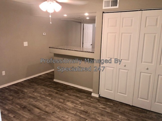 Foto del edificio - 1607 N Carroll Ave