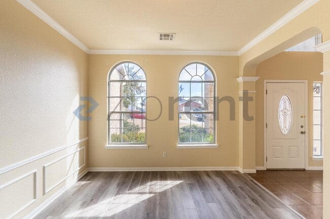 Foto del edificio - 498 Crossland Dr