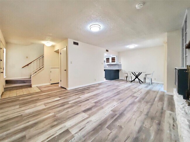 Foto del edificio - 8418 Fathom Cir