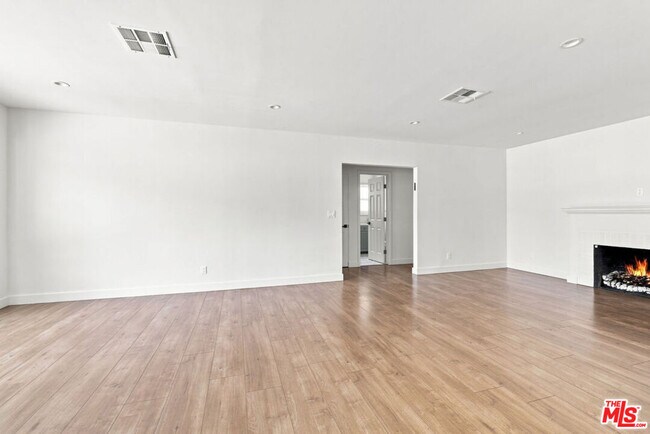 Building Photo - 6328 Camellia Ave