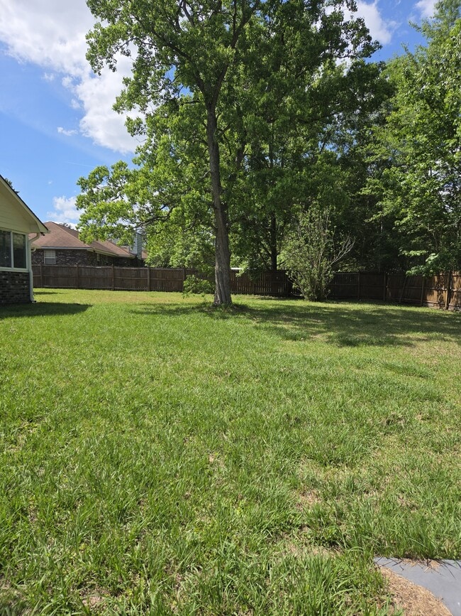Building Photo - 386 Meloney Dr