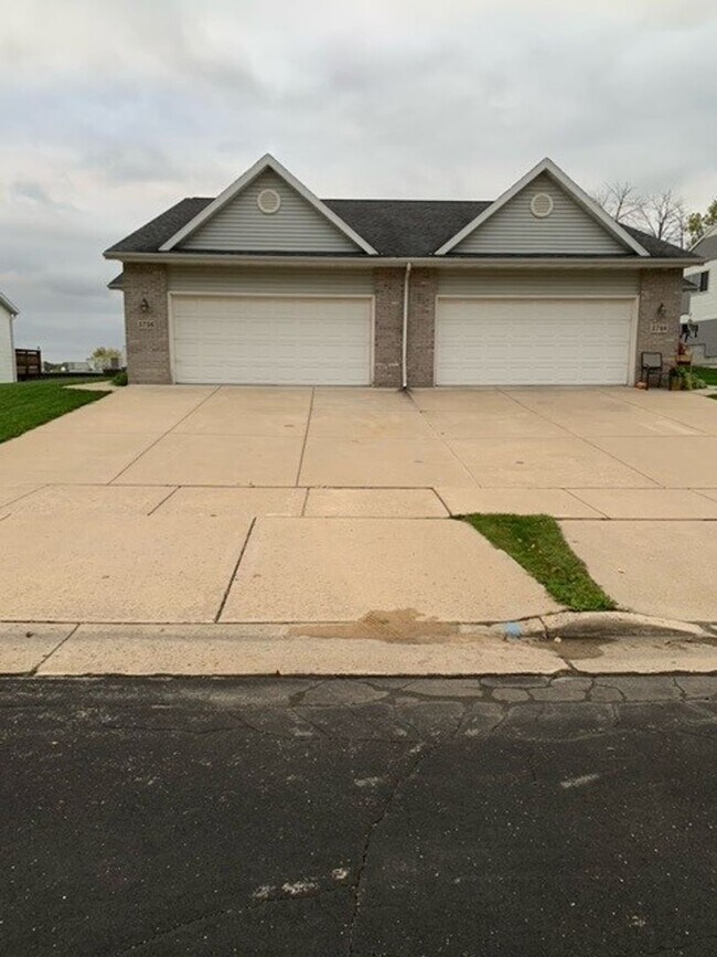 Building Photo - Lexington Duplex
