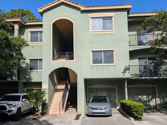 Building Photo - 350 Crestwood Cir
