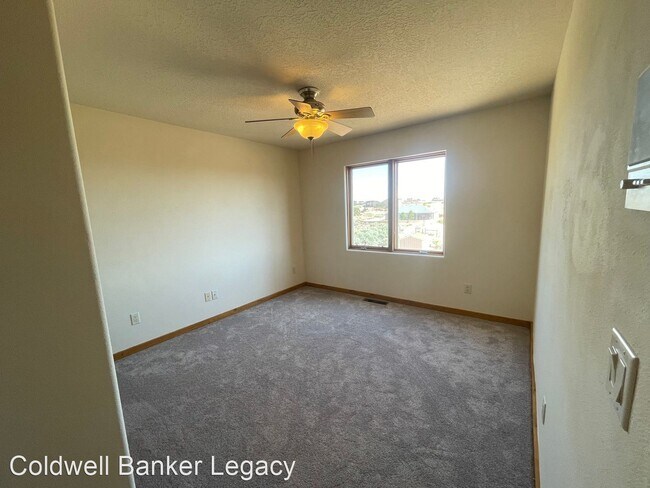 Building Photo - 4 br, 3 bath House - 6909 Tampico Rd NE