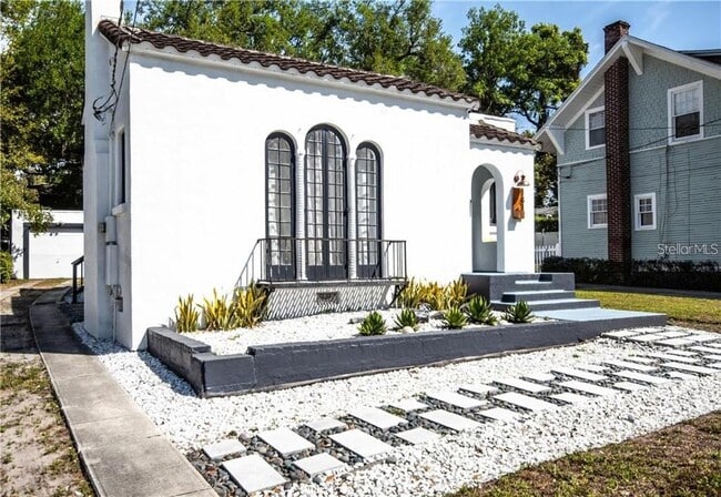 Building Photo - 1819 E Central Blvd