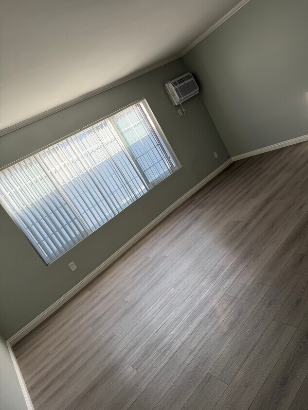 Foto del edificio - 6932 Woodley Ave