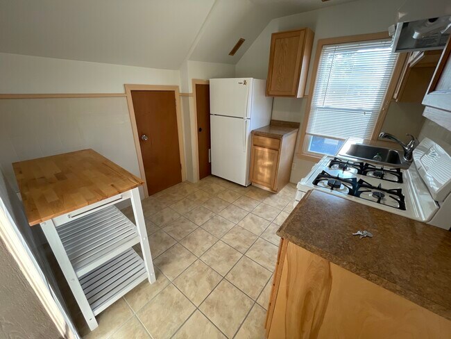Kitchen table and chairs will be available - 2325 Reading Rd