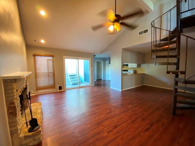Building Photo - Cute 2 bedroom/2 bath Townhouse in Timber ...