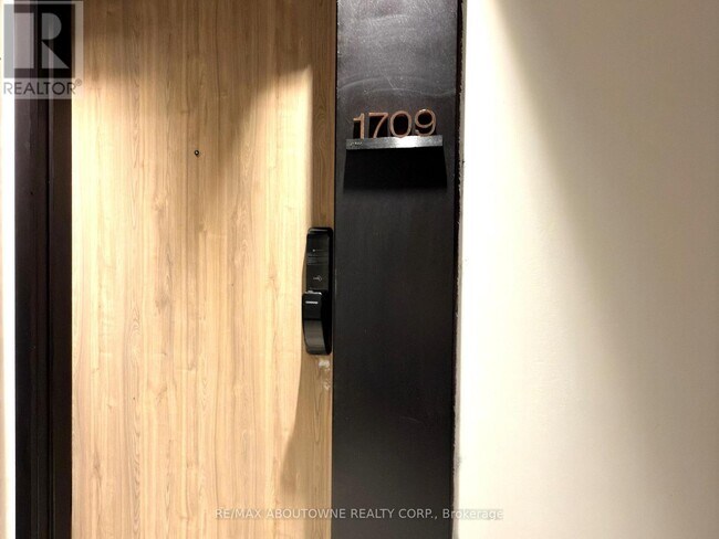 Building Photo - 1 Fairview Rd E