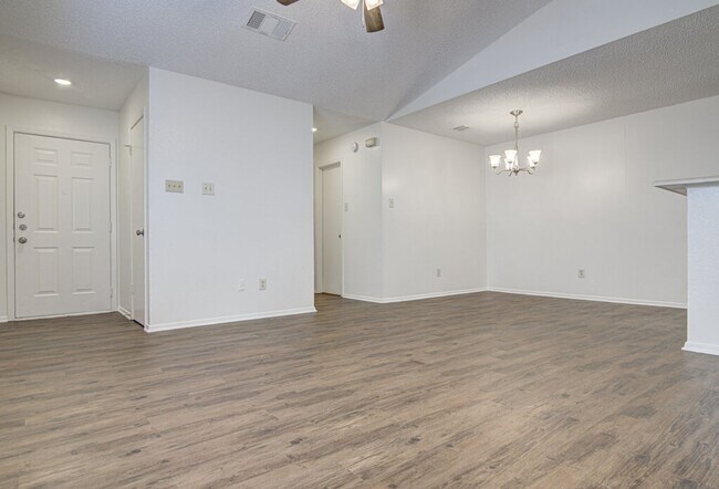 Foto del edificio - 8000 West Gate Blvd