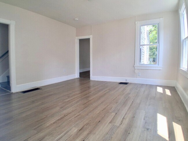 Foto del edificio - Spacious 4 Bedroom Home FOR RENT in Bridgeton NJ $2150