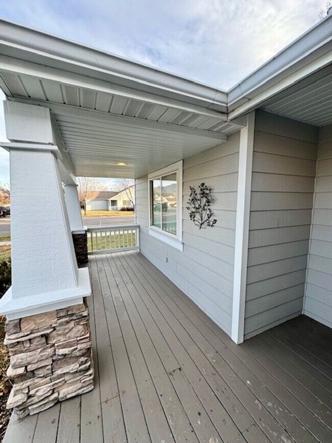 Foto del edificio - 3 Bedrooms 2 Bathrooms House - Centrally L...